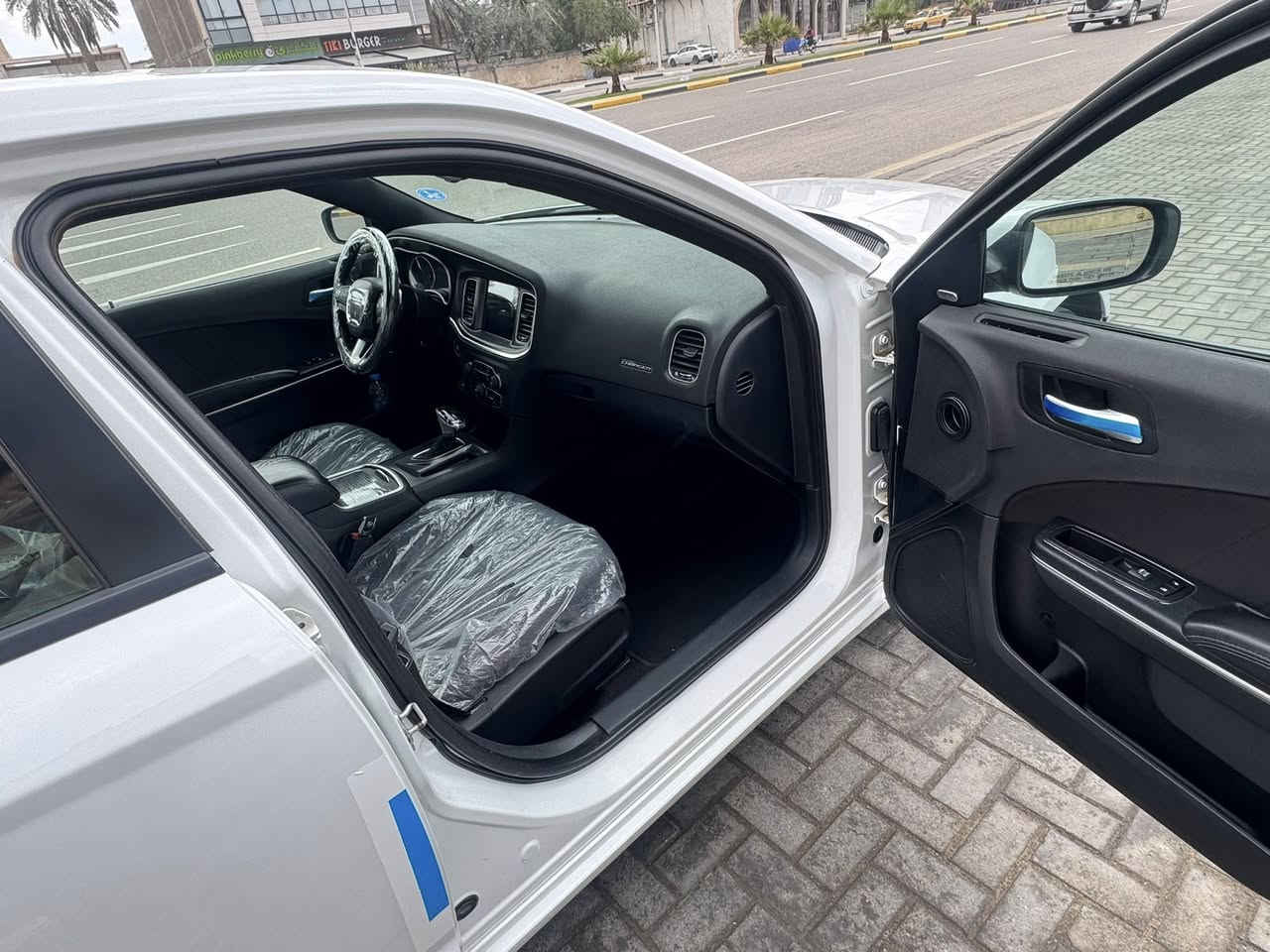 السلام عليكم 
للبيع جارجر  2018 مواصفات SXT رقم اربيل سنوية جديدة تنتهي 2029
كندية دخلت للعراق جاملغ خلفي كلير شرط بدون ضربة او معجون فقط كلير
سيارة جاهزة حدادة تبريد كير 
مكينه مامفتوحة عالبلاد 
ويل 18 طخم تاير جديد 
ماشية 107 ميل حقيقي 
السعر 230 ورقة
موجودة بالبصرة الحكيمية 
***********
