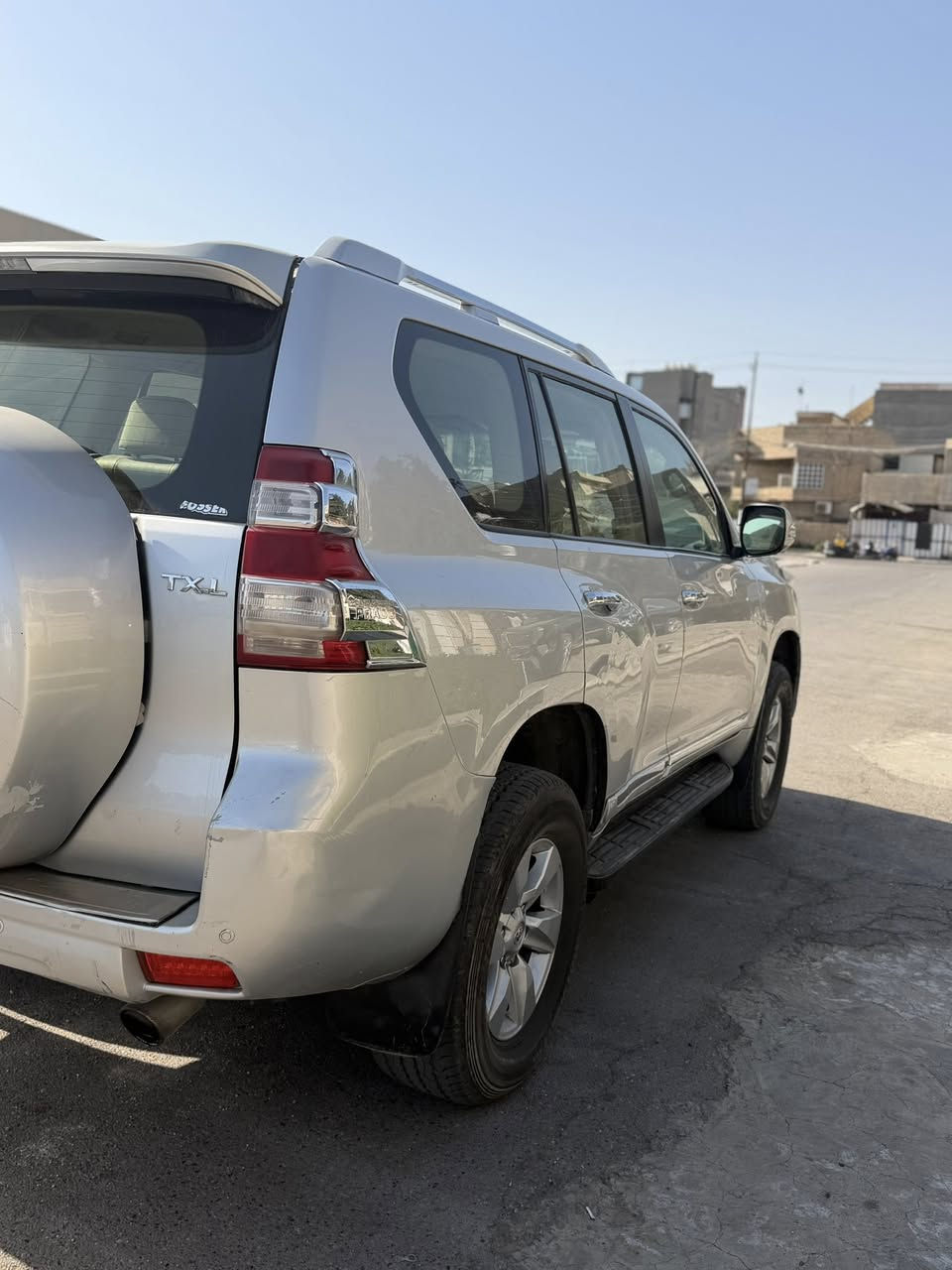 للبيع برادو ٢٠١٣ محدث ١٧ Txl
محرك 4000 v6 ستة سلندر 
لايت زنون LED 
كشافات زينون 
فور ويل 
ويل كب ١٩ 
المقود جلد حياكة 
مثبت سرعة كروز 
المقاعد جلد لون بيجي 
سبعة راكب 
تبريد ٣ قطع 
ثلاجة 
نظام نزول منحدرات 
نظام مانع انزلاق 
ماسحة خلفية 
اشاير بالمري 
مخرج منفذ الطاقة 
السيارة ماشية ١٣٠ ألف 
السيارة بيها جاملغ وبند الشواصي سليمة 
السعر 270 💲ورقة 
مكاني بغداد حي اور 
  للاستفسار ***********
