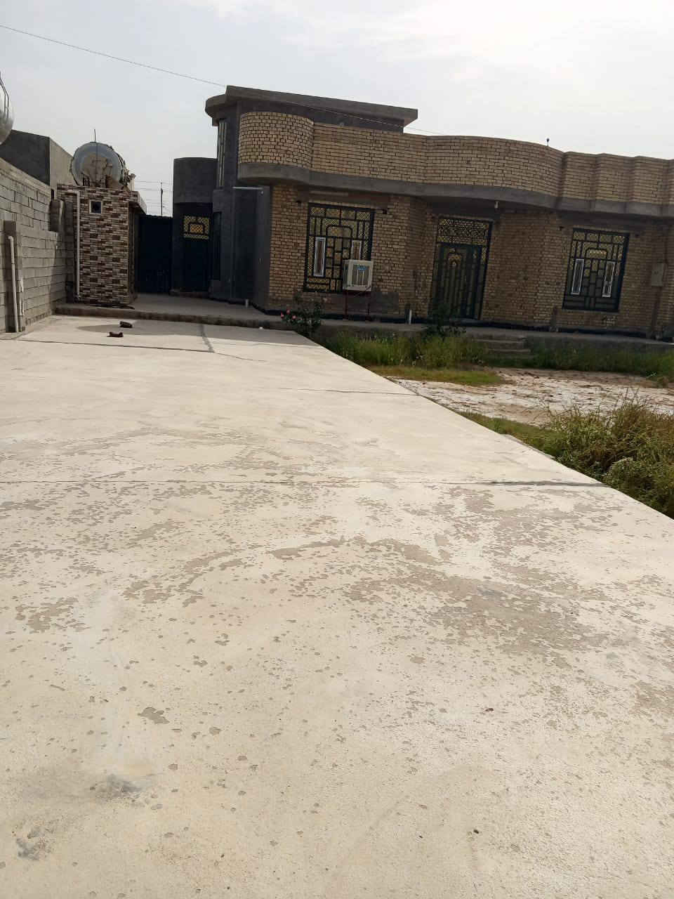 دار للبيع مساحته الكاع 700 مساحة البناء 200 طابو زراعي مكان دار علة حي قدس بناء حديث مدخل شارع الخدمي وية سدة مال مطار جهة اليسرة ثالث فرع سعر 130وبي مجال حك جية ستفسار تصل عل رقم الهاتف ***********
