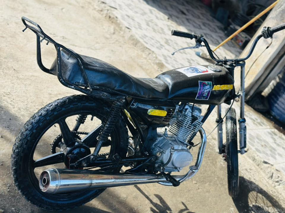 السلام عليكم دراجه ارشه للبيع كلك الدراجه خير من الله مكاني حله 200ًوبيه مجال *********** بيه واتساب
