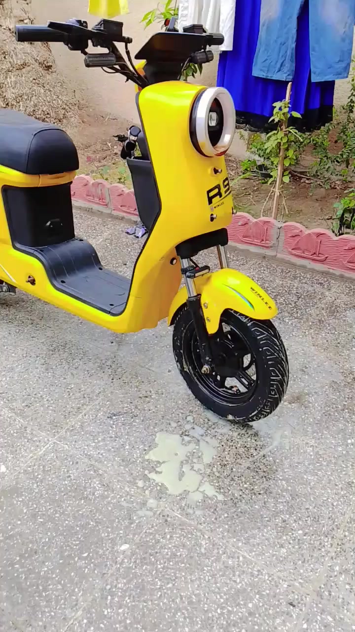 دراجه شحن البيع نضافه فول مكفوله  منكل شي بطاريات اصليه خمسميت واط  السعر ٤٥٠ بيهه مجال مدينه الصدر الرفلي الرقم ***********
