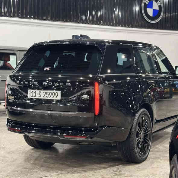 🚘 رانج روفر فوغ 2023 – وكالة سردار
🔹 فخامة بريطانيا الأصلية
🔹 سقف بانوراما × مقاعد جلد فاخرة
🔹 شاشة كبيرة × أنظمة أمان متطورة
🔹 وكالة × مكفولة × جاهزة للتسليم

📍 شركة علي الشيباني لتجارة السيارات – بغداد
📞 ***********
✨ “Vogue 2023 .. حضور ملكي على الطريق” 🇬🇧
