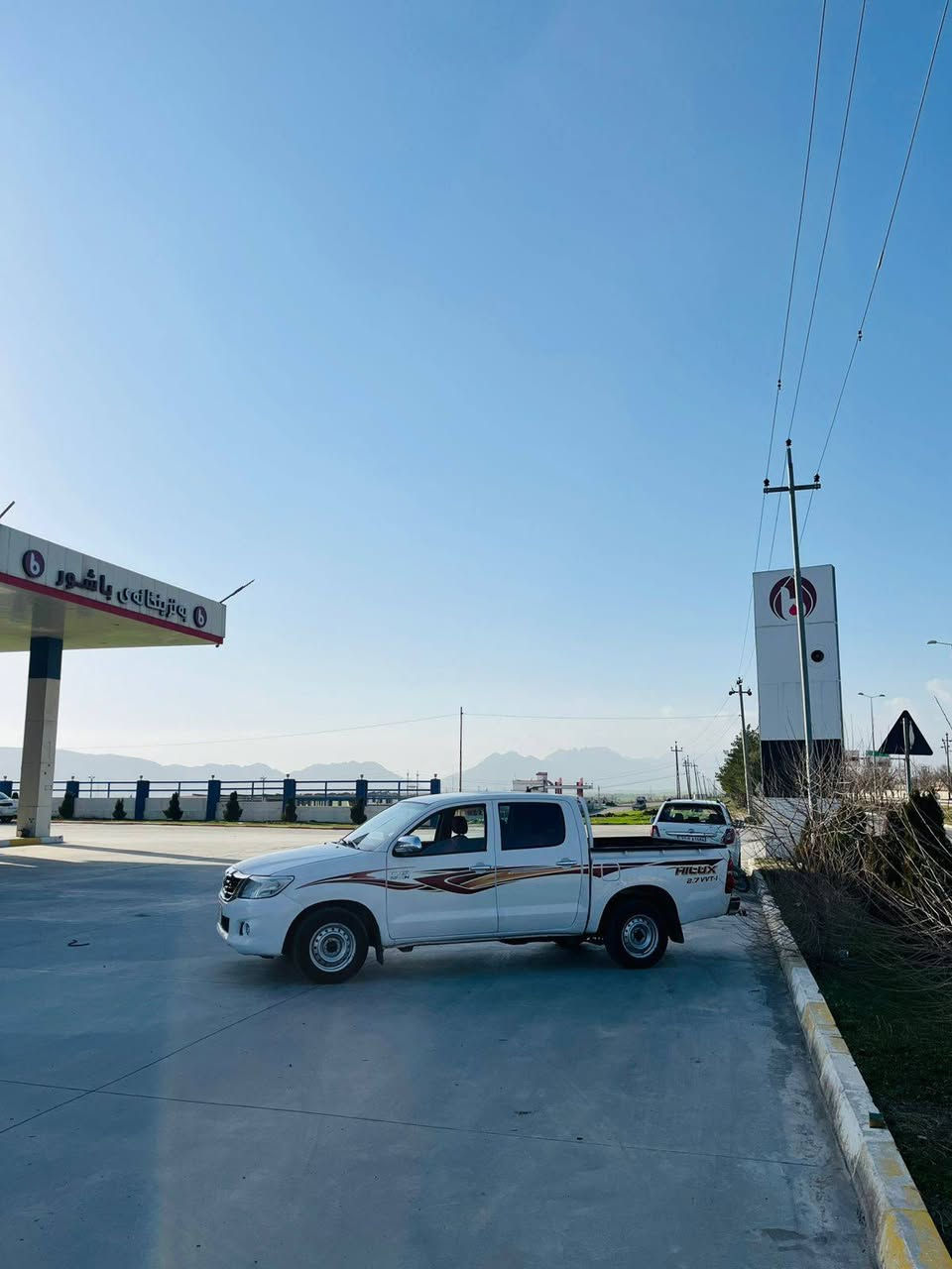 مەرزیە ٢٠١٥  حلووج ماڵی مەدەنی دیناری کەسی تێدا نەبێت بەشەرت بەشەرتی حاسیبە و ئەوەلیات سەیارەکە پارچە ڕەشە لەسەر ساخی قرچێکی بچووکی هەیە شایەنی باس نیە بۆدی بیلادە کامل کارەبای مەزبووتە هیچ مەسرەفی نیە ٤ تایەی نوێیە کلاجی نوێیە دینارێک مەسرەفی  تێدا نیە
 ١٠٨ گەڵا و  مەجالێکی زۆر کەم 
0751 895 34 55 viber whts app
0774 153 90 99 .... ..... رانية, السليمانية
