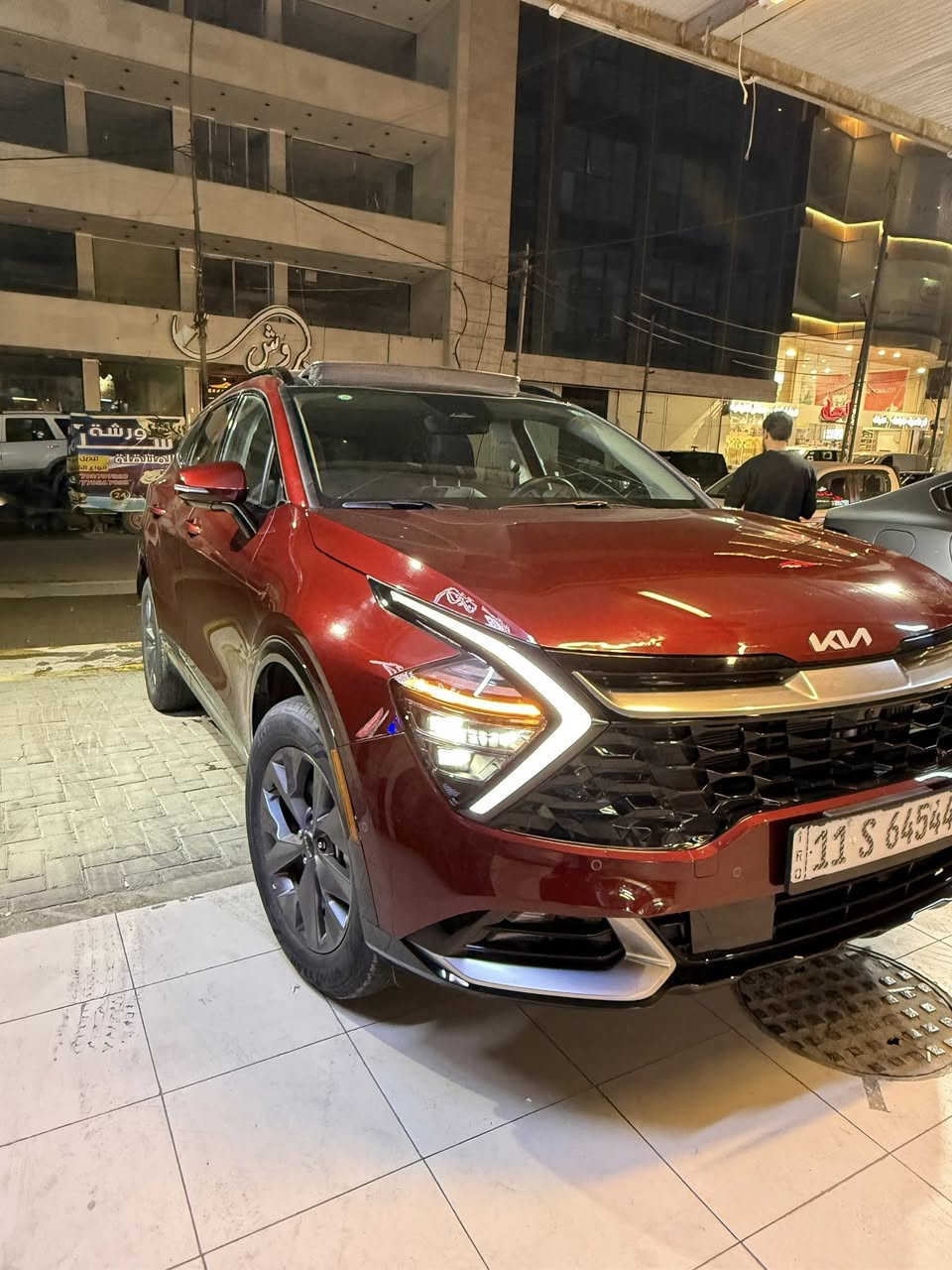 السلام عليكم
Kia sportage 2025 sx Prestige Hybrid
مكينة ١٦٠٠ هايبرد 
ماشية ٨،٠٠٠ ميل 
بانوراما
كشن امامي ثنينهن كهرباء + تدفئة + تبريد 
تحكم رمونت 
رادار امامي خلفي جانبي 
حساس امامي خلفي 
اوتو بارك 
اوتو هولد 
قيادة ذاتية + تحديد مسار 
شاشة كبيرة
كير ماوس
وبعد بيهة هواي موصفات اعلى من x line 
تبديل قبغ جنطة فقط اصلي و شوية بارد بلبنيد ورابط الحادث مرفق بدون دواخل بدون ايرباك  
https://bid.cars/en/lot/1-70780935/2025-KIA-Sportage-KNDPXCDGXS7190757
رقم بغداد و مكانهة بغداد 
سعر ٢٥٠$ 
***********
