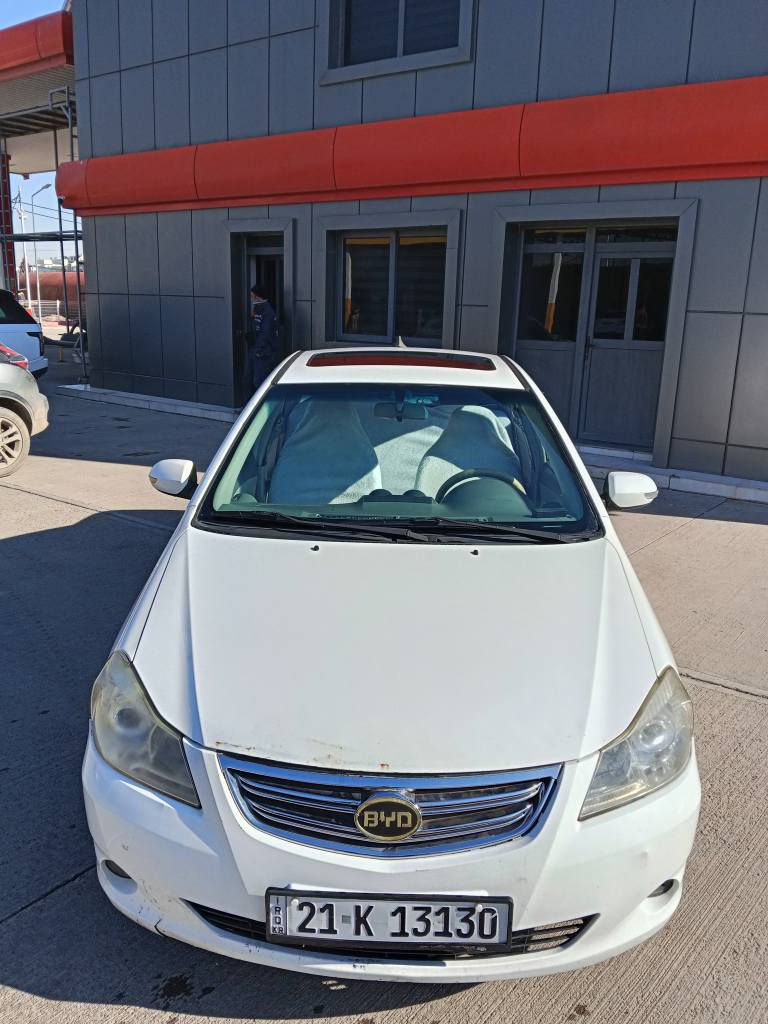 بی وای دی مۆدێل 2014 چوار پارچەی لای سەکن سبوغە دەعمی پێشەوەی نیە لای یایەق سبوغی نیە جەمپێکی کەمی سندوقی هەیە حەوزی نەگرتوە سەقف و دینگە بە شەرت وەرگەراو نیە شانسی نیتی 
*********** أربيل, العراق
