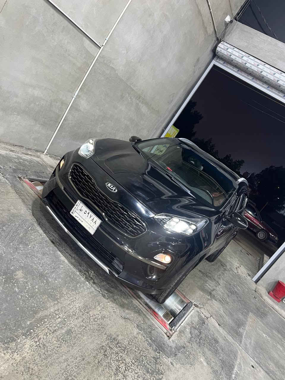 السلام عليكم
كيا سبورتج للبيع 2020
لون اسود ع بياذنجاني شذره
مواصفات السياره فور ويل درايف مود
 مكينه 2400 
 ويل كروم اشاير بل مري 
تبريد قطعتين شاشه كبيرة 
كامره دواره تحديد مسار 
درايف مود مانع انحدار 
رادار جانبي رادر خلفي 
تحكم ستيرن جهتين كروز سرعة
السيارة كفاله عدا البنيد مبدل بلادي اصلي فقط
بدون بارد و بدون صبغ ايرباك ستيرن فقط
 ماشيه 98 ألف حقيقي
السياره جديدة وجاهزه من كلشي
 كشنات جلد تدفئة وتبريد السعر 173 وبيها مجال 
للأستفسار أكثر الاتصال ع الرقم
*********** المكان بغداد البياع
