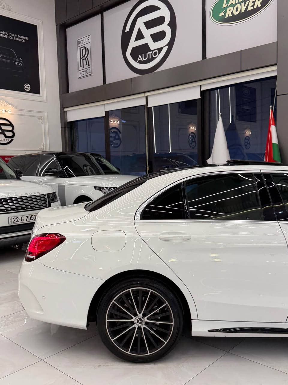 🚘 Mercedes-Benz C300 
✅ موديل 2019
✅ الممشى: 72 ألف ميل
✅ محرك 2.0 Turbo
✅ جير أوتوماتيك 9 سرعات
✅ فتحة سقف كهربائية
✅ شاشة وسطية
✅ كاميرا خلفية
✅ حساسات أمامية وخلفية
✅ مقاعد جلد كهربائية
✅ تشغيل بصمة
✅ مثبت سرعة
✅ مصابيح LED
✅ جنوط رياضية
✅سعر 23300$
🛠️ الحالة: فقط الجاملغ الأمامي سكن نص صبغ، وجاملغ السائق شبر تكحيل.
📍 الموقع: أربيل
📞 للاستفسار: *********** أربيل, العراق
