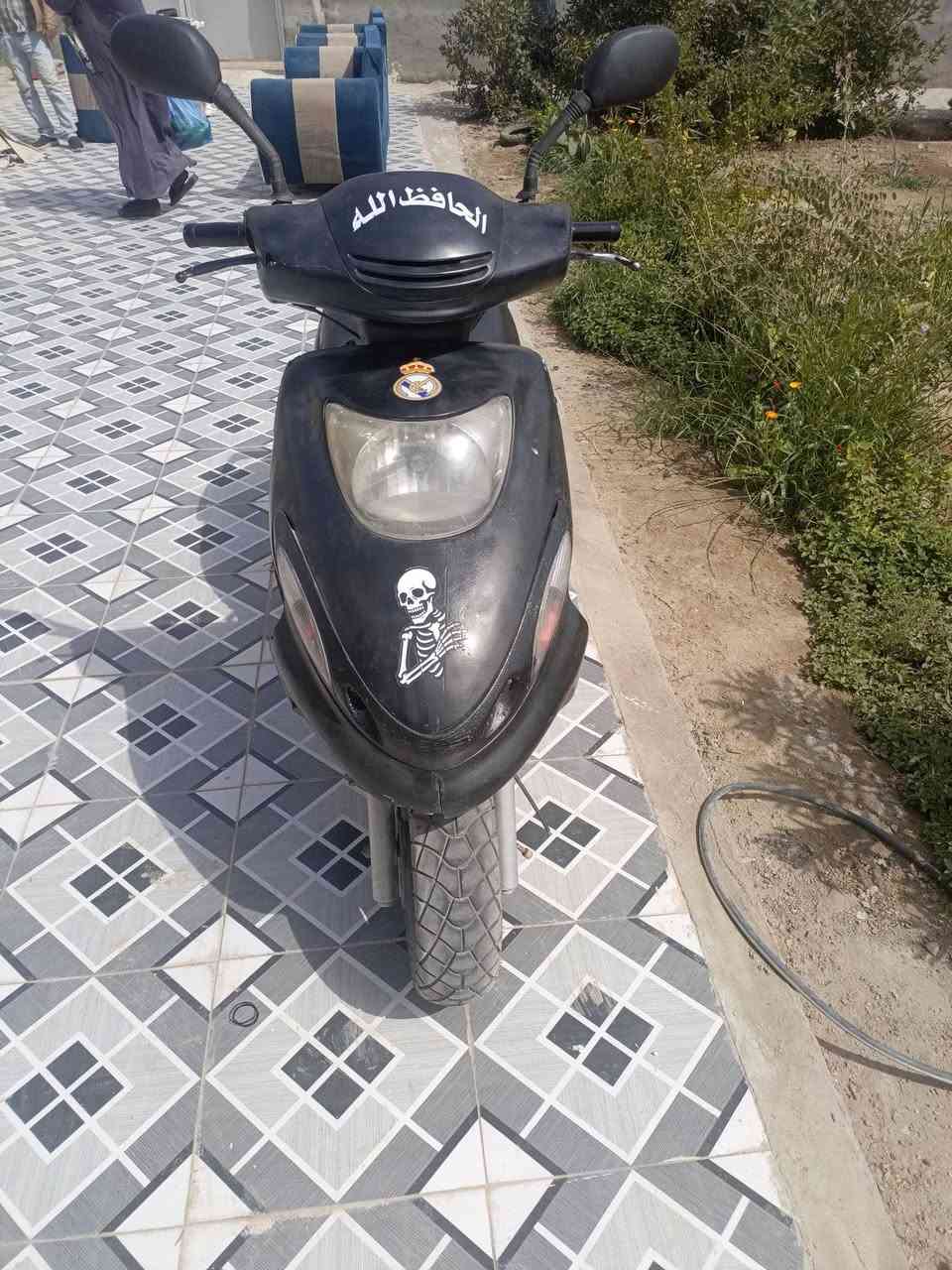 السلام عليكم دراجه دولفين للبيع كامله كله شغال تايرات نضاف لايتات أشاير كامله المكان  القاسم نقص كتف شحن وبيهه خيط بخار الشراي يجي خاص السعر 150 وبيهه مجال للشراي للأستفسار ‏‪***********‬‏
