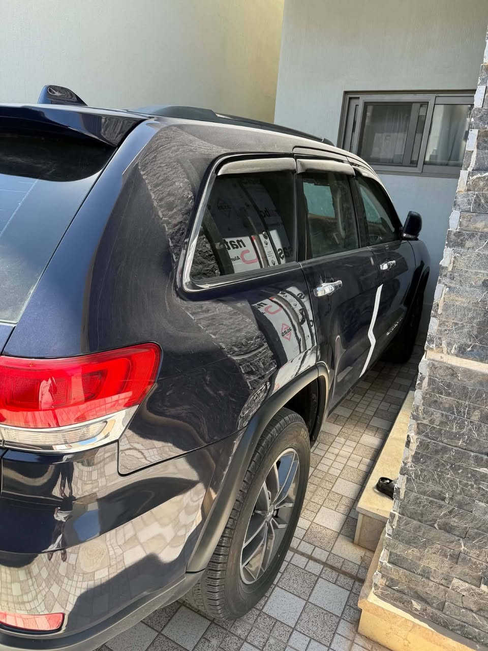 مكلف بالنشر
جيب موديل 2018
خليجي بيها الجاملق الأمامي جهه السايق مصبوغ اثر شخوط 
ماشيه ٧٥ مايل
فول مواصفات 
لمتد 
بيها البستم السادس مكسور أبيع على انوا تبديل محرك 
عارضها 210 وبيها مجال كلش بسيط 
رقم صاحب السيارة ‎***********
