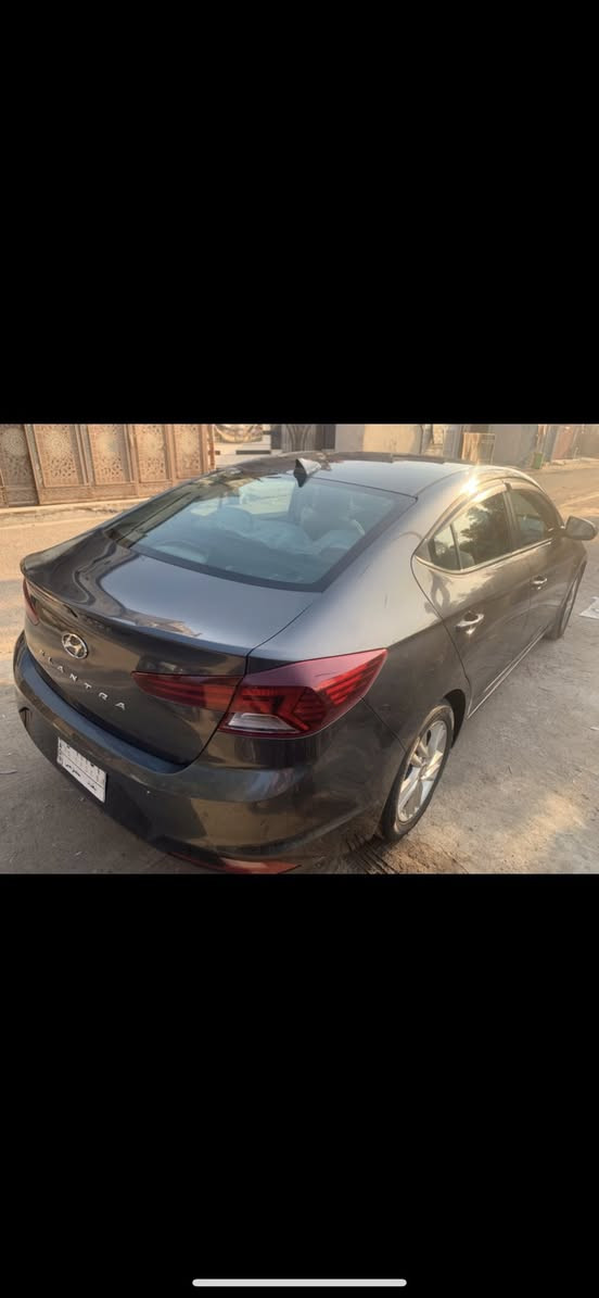 النترا  2020 بغداد باسمي 
السيارة جديده جدا جدا ، ترايها مال زيرو . 
السياره كلين وليبل واحد كلها على وضع الشركه ، حادثها الويل الامامي وربع من الدعاميه الاماميه ونفس الدعاميه مصلحه وشادينها ، ايرباك الدركه فقط طاك . 
وشرط تفحص وين مايعجبك … 

المواصفات :  
- المحرك 2000 دوش والكير مكفولات . 
- 3 انظمة قياده Sport/Normal/Smart
- فول تحكمات استيرن  
- شاشة كبيره تدعم ابل كار بلي 
- دشبول لونين المرغوب 
- خرائط Gps 📌
- رادار امامي خلفي 🚷 
- اوتو بريك (توقف ذاتي عند الاقتراب )
- كروز مثبت سرعه
- مانع انزلاق 
- تحديد مسار 
- كامرة دواره 
- ويل كب / 4 دسك / Abs
- تبريد بيانو 

السعر 139وبيها مجال 
السياره موجوده بغداد حي اور 
الهاتف ***********
