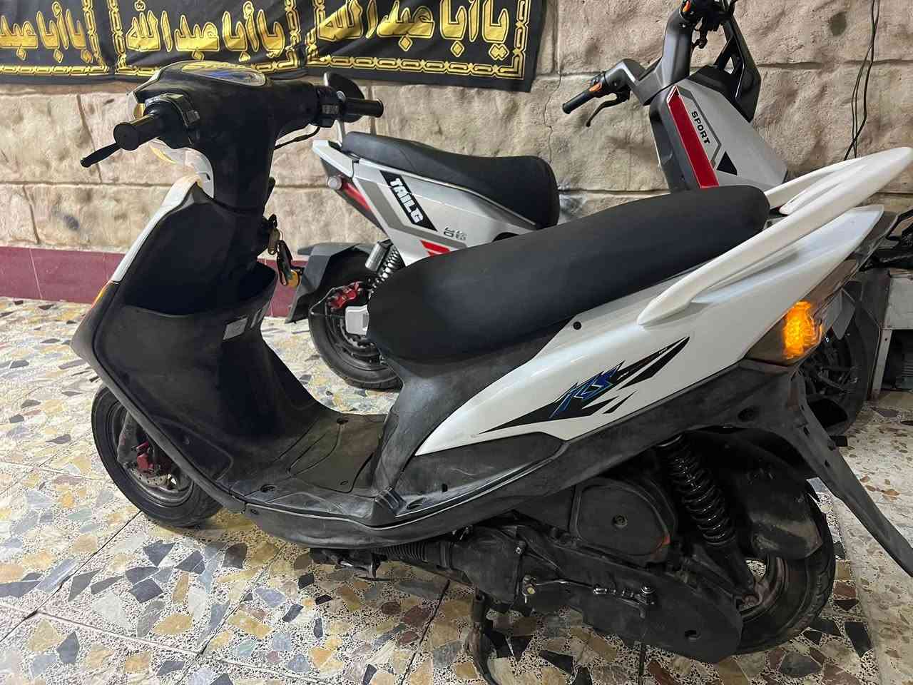 السلام عليكم دراجة ماكس عدلة مكينة بلادية نضيفة كلها شغالة كهربائيات سلف هندر كلها شغالة مكاني بغداد حي جميلة ***********
