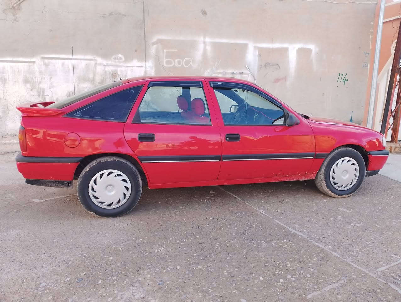 السلام عليكم 
فكترا حجم 20 كير اوتوماتيك موديل 89 جامات 4 والاسلايت كهربائي  دجبول ذبل رون تتفئه شغال كيج بنزين شغال  كابون موجود  هزه ورقم مسطره وسنوية عظم نينوئ جديده شرط التحويل سعر 38 
*********** كورك واتساب 
‏‪0773 429 9310‬‏ اسيا
