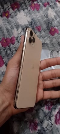 11 برو ماكس للبيع مبدل شاشه وبطاريه شاشه اصليه مال تفصيخ 3 خيارات وبطا...