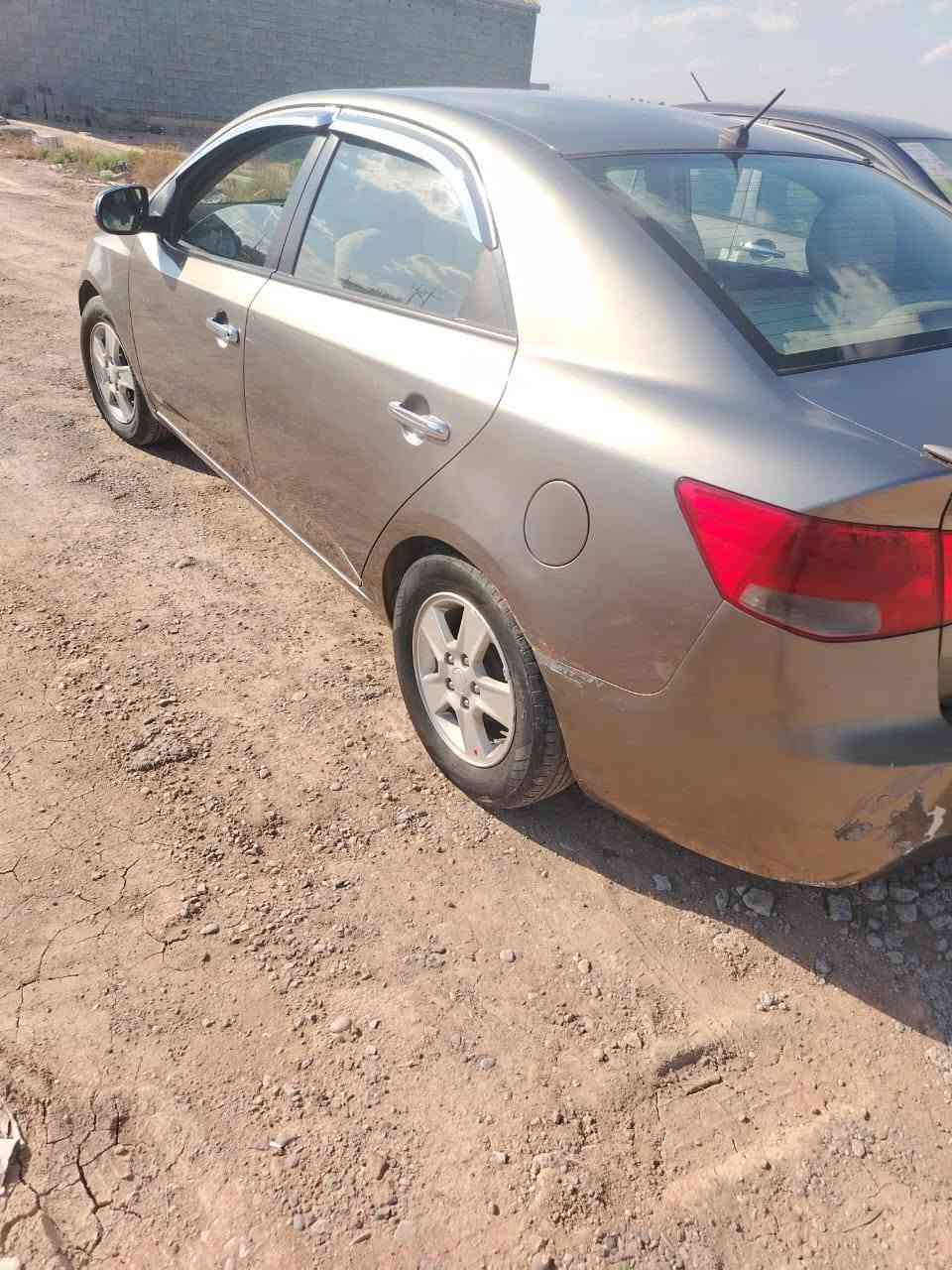 سيراتو 2013 بغداد كفاله بدون صبخ تخم تاير صدر جديد قبل سبوع مبدله امامي خلفي السياره جاهزه اي نقص مابيه السعر 95 وبيها شي بسيط مكان السياره ديالئ جديده الشط رقم ***********
