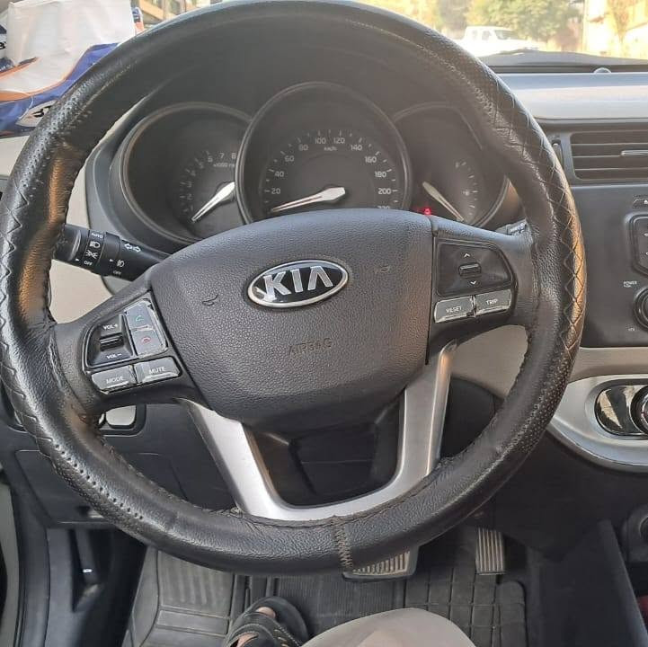 کییا ڕیو 2013 مەکینە گەورە 
گێر ئۆتۆماتیک و عادی 
تەنها 106 هەزار کم ڕۆشتووە
ناو زەرد 
سوکان ڤۆلیۆم 
چوار جام کارەبا  
ئاوێنە کارەبای 
سندوق کۆنترۆڵ
بلۆتوزە 
حاسە 
چوار تایەی نوێی لەژێرە 
ڕەقەم تازەیە 
یەک پارچە و نیو بۆیاخە 

سعر : لە کۆمێنت داوای بکە ڕاستەوخۆ بۆت دێت 🤖 

 گێڕ  مەکینە  تەبریت بەشەرت
سپێر دانەگیراوە
هیچ مەسرەفێکی تێدا نییە 

ژمارەی خاوەنەکەی 
***********
***********
