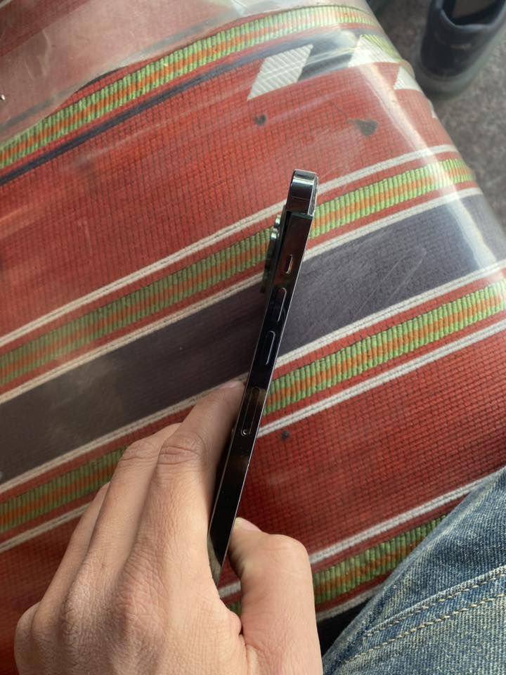 السلام عليكم جهاز 13 برو ماكس ذ256 ب 86 بس كسر ب شاصي وبلازما وما ماثر ع المس الشري يتصل ع ‭0774 101 9619‬
