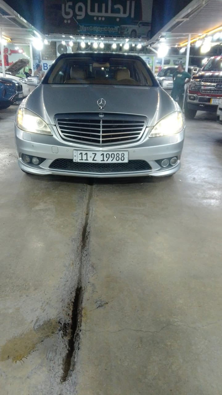 السلام عليكم 
مارسدس موديل 2011 
لون رصاصي 
فئه AMG S500
كفاله عامه السياره 
  بردات بلاديه 
ابواب شفط 
مري شفط 
بنو راما  
كشنات كهرباء 
خزن ميموري 
سايد بريك بصمه 
عدادات الكترونيه 
 ماشيه 43,000. حقيقي 
مغلفه نانو سراميك.PPF ب الامارات 
رقم مميز (19988)
ترقيم جديد 
السعر : 33,000
لتواصل ***********
العنوان بغداد الجديده
