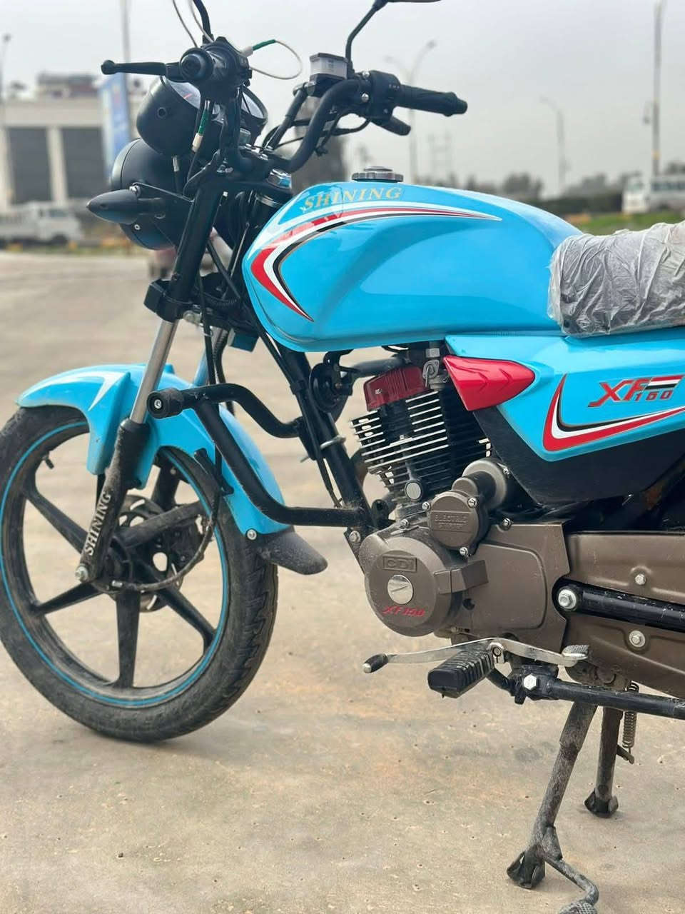 🔴شاينك لوان ازرك 🔴
دراجه للبيع 📍

✔️دراجه شاينك لوان ازرك 
✔️ مرقمه رقم نينوى لوحات انكليزي
✔️ثاني يوم احوال محرك 150
بعد الماطور بأسم الشركه
ماشي 5000
✔️كفاله عامه من كير مكينه شاصي 
✔️دراجه نضيف كامله مكمله
✔️ دهن ابداله امزويل 1/1 دراجه 
✔️موديل 2023
✔️كهربائيات كلها شغاله فول الفول
✔️مابيه اي نقص
✔️ماطور جاهزه
✔️السعر مليون 950
وبي مجال شي بسيط 

***********
