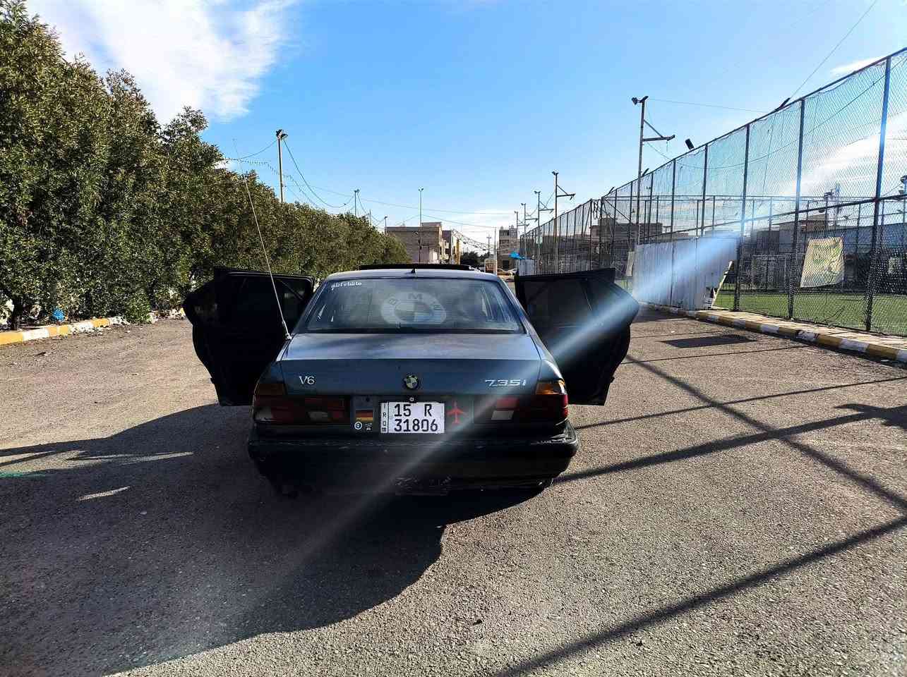 السلام عليكم بيئم دبليو BMW 735i
السيارة كير ومحرك بطة 3000.
تخم بلكات جدد نوزلات جدد.
ثلاجة مال سيارة منضفها جديدة.
شوتة وفلتر شوتة ودهن وفلتر كلة جديد.
ديلكو وقبق ديلكو وايرات ديلكو فيت بم جديد.
ضفيرة جديدة كفالة.
شاشة وكامرة خلفية وسستم سماعات كلة جديد.
لاوشة ولا خنة.
موديل السيارة 1988.
السيارة رقم انكليزي مصفرة غرامات بأسمنا.
تحويل مباشر ثاني.
لايتات عالي ناصي لايتات سوار ابيض موجودة بالصور.
السيارة مسويلك خياسات ناقصها بس صبغ.
والتبريد يشتغل يدفع هوى ويفصل نوب مااعرف السبب.
السيارة ضررها او حادثها بس بالخشم الكدام مثل ماموضح بالصور.
اكفلك لغود وشواصي. السيارة شلعة ومعدل ما شاء الله.
بقة عندك خربطة بسيطة بالسيارة مصورها بالفديو ان شاء الله.
مكان السيارة بغداد حي الجهاد رقمي.
***********
سعرها 33 وبيها مجال
متوفر واتساب.
