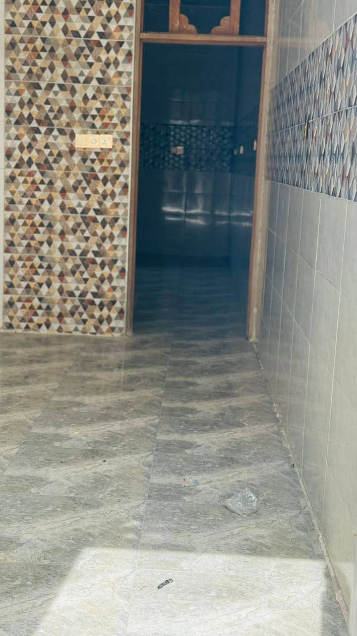 دار للبيع  طابقين بناء حديث 
المساحه 60متر  
الطابق الاول يحتوي على استقبال +مساحه درج +صحيات 
خارجيه وداخليه وانتم بكرامه 

الطابق الثاني غرفتين وصحيات   
الموقع الامين  النفط 

للاستفسار اكثر ومعرفه السعر التواصل على الرقم 
***********
