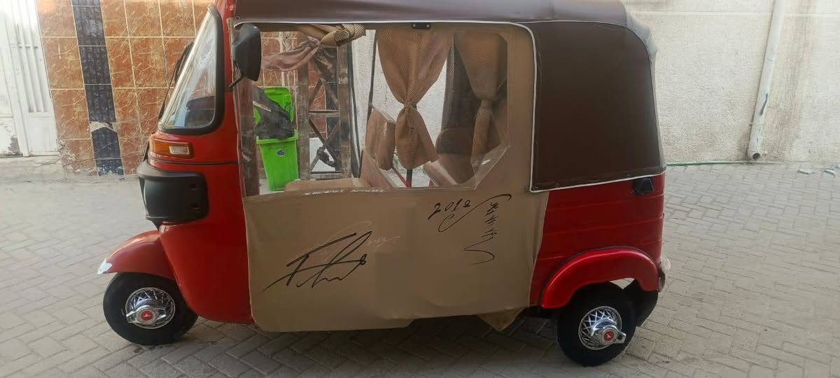 تكتك موديل 18 شهر 12 رقم سنويه نكليزي تحويل ثاني يوم كشر مصبوغ عام للجماليه   مكينه كير كلج اكسل مكفول مكينه مال 20 بيها تخم تاير ابو لحيه بيها كهرباء كامله اي نقص مابيها كبل لشارع ربع مذب عليها  مكاني  بغداد  فقط شراي يتصل  ***********
