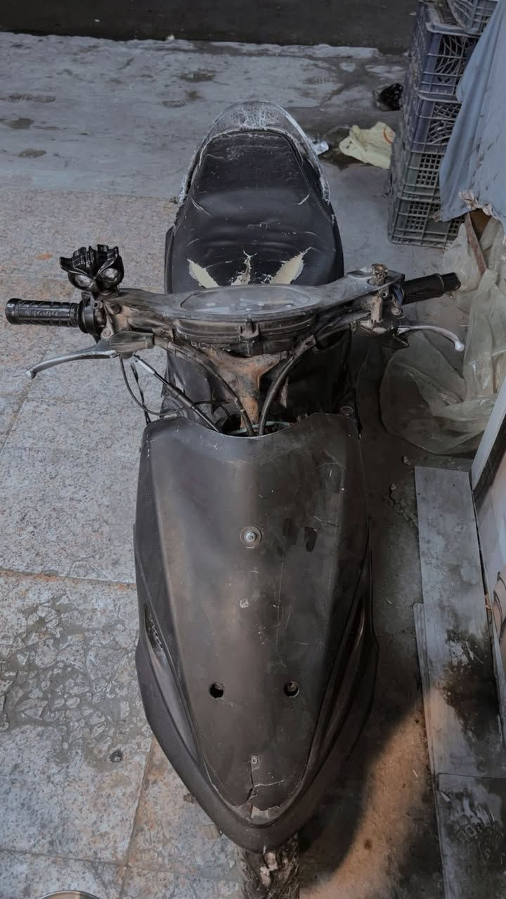 ماكس قجمه 120شغاله  بوشه55مفتوحه الدراجه شغاله تشتغل هندر شلعه خير من الله السعر200وبيهه مجال ناقصهه بس كفرات ممتواجد عل فيس ***********
