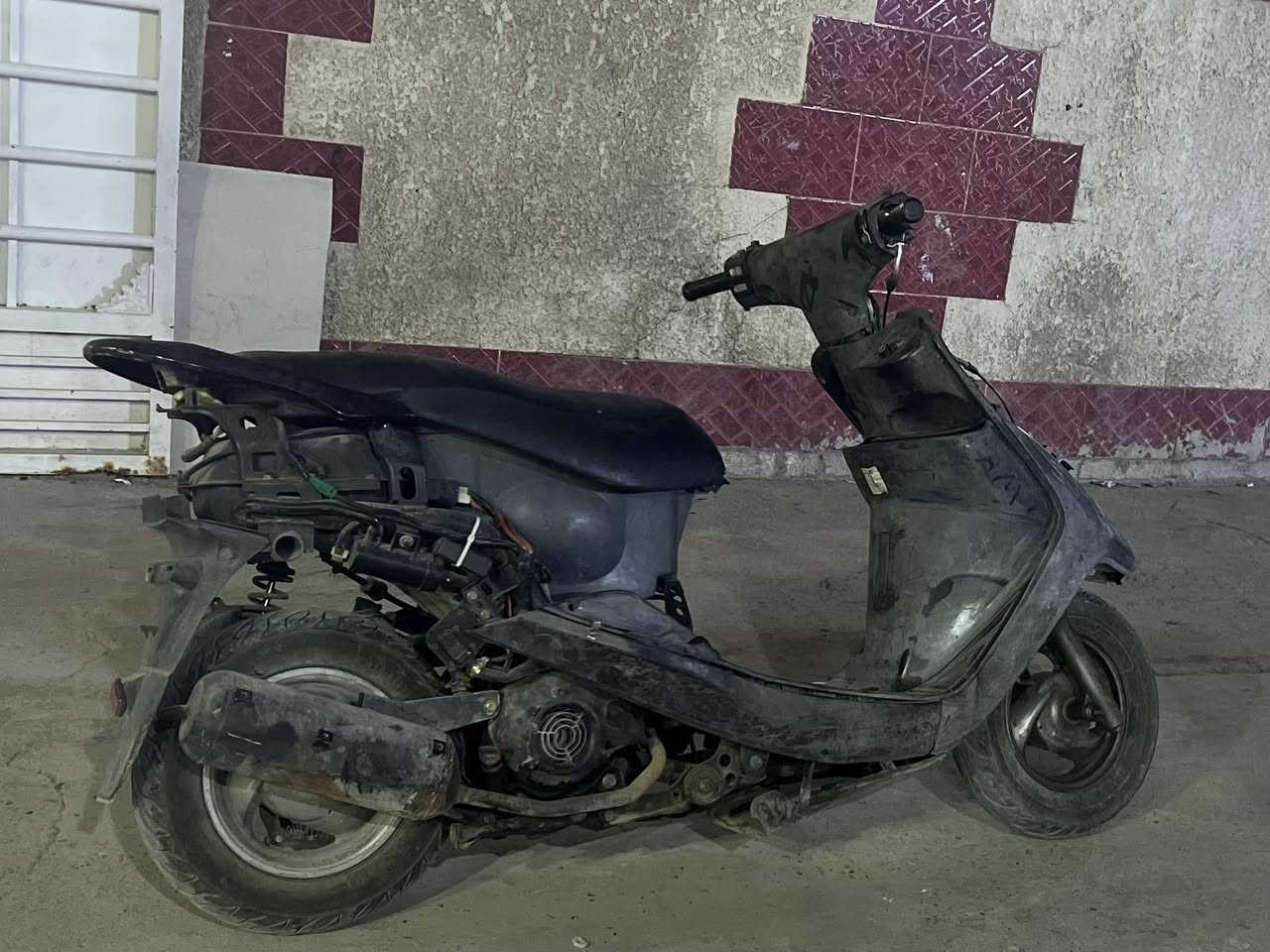 سلام عليكم دراجه بريز شغاله نكره بكل وقت بس ابيعلك كوم حديد +كابريتر شويه يرادله تنضيف رجائا لتكلي شبيه مابيه كوم حديد تاخذه اكفلك سرقه فقط +اعيد واكرر شغاله الدراجه بس ابيع كوم حديد *********** عنوان بغداد تقاطع الصليخ واهلا وسهلا بجميع سعر الدراجه 250قفل
