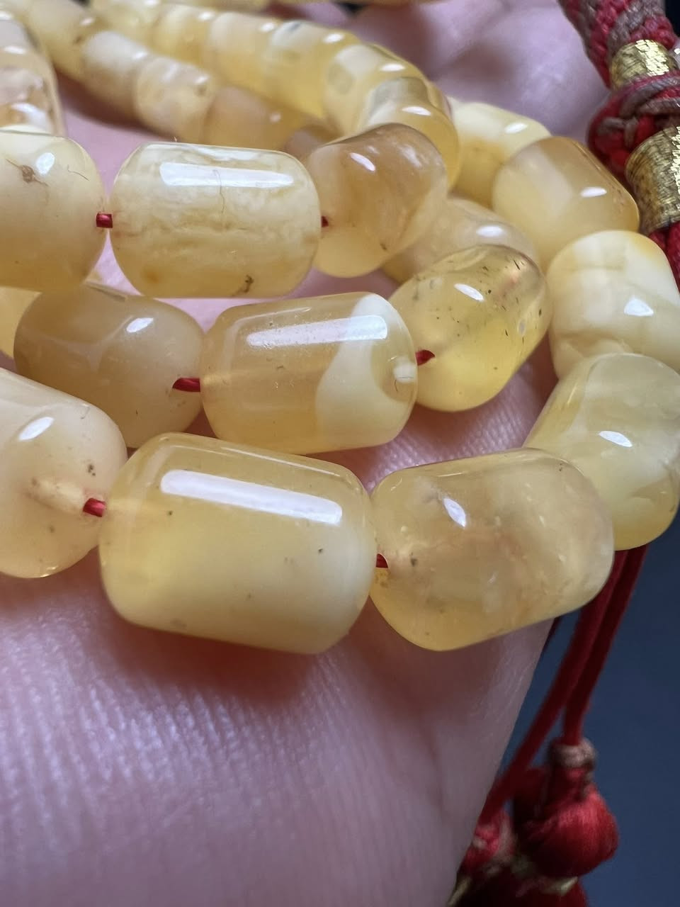 من الخامات الســـــوبر القشطة وعسل 
كصة كويــتية مرتبة 
عـــدد الحبات 63 حبة 

خام واحد لون وجمال وقدم 
الـــوزن 31 غرام 

راسلني عل الخاص لطفا 

أو الاتصال ***********

موجود واتساب عل هذا الرابط 

‏مراسلة احمد الربيعي الصائغ كهف الاحجار عبر واتساب. https://wa.me/message/OEI26QOEYZ7TO1
