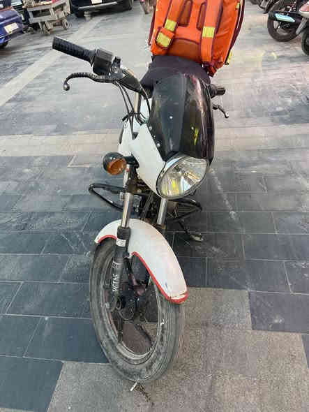 دراجه بوكسر موديل ٢٢ دراجه مكينه ما مفتوحه مرقمه نجف العنوان بغداد محتاج واريد ابيعه شراي يتصل ***********
