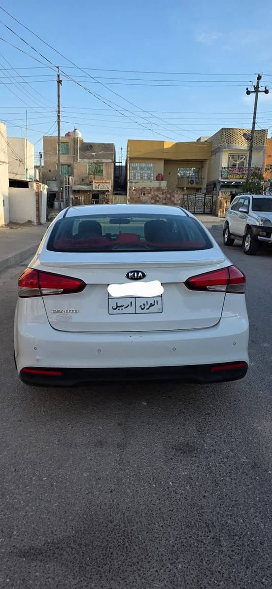 السلام عليكم للبيع كيا سيراتو مديل 2018 فول مواصفات ما عدى البصمه محرك 2000 السياره جديده ماشيه 135 السياره مكفوله من الصبغ والتبديل ما عدى شخط واضح بالصوره السعر 145 وبيه مجال للاستفسار اتصل ***********
