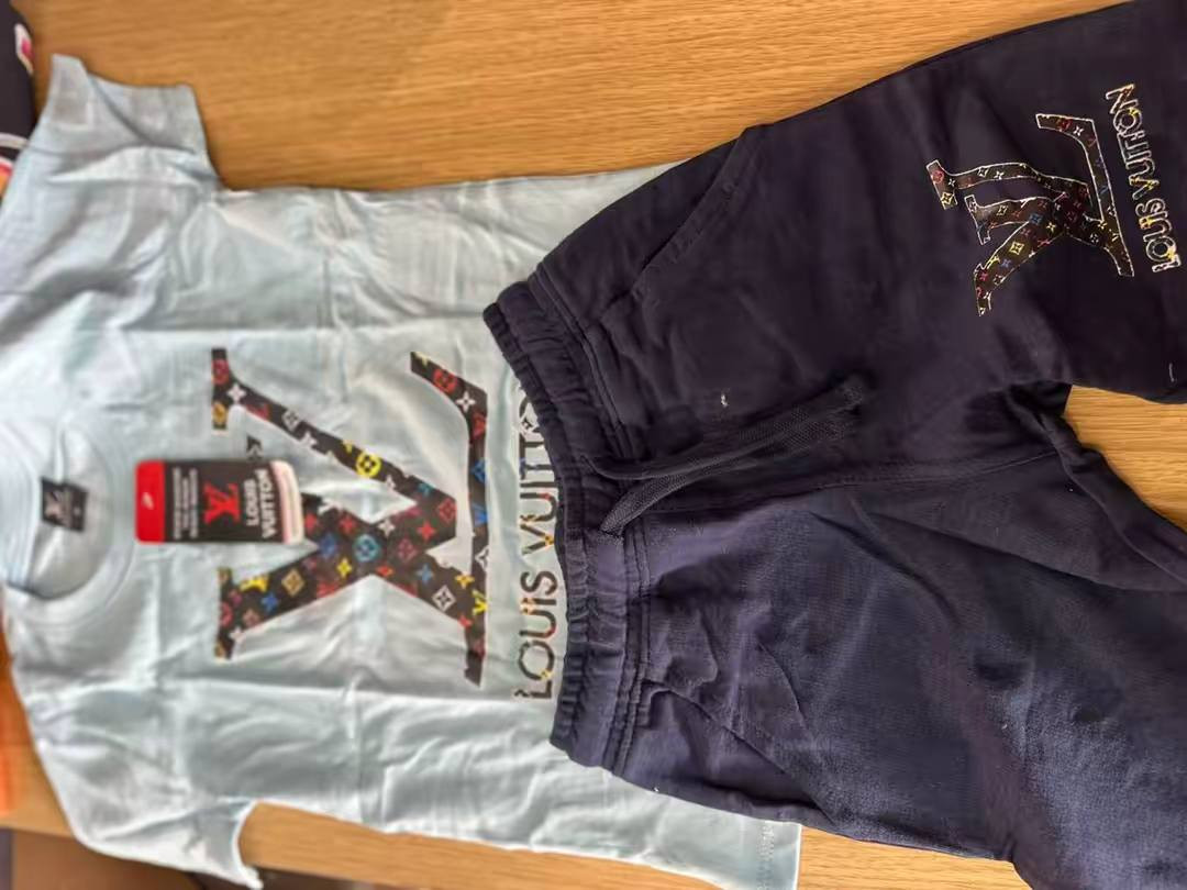 متوفر جملة بات بات خامة ناعمة قطتيه 100^ باركود 
اعمار من ٤ الى ١٢ سنه 
سعر القطعه  الفين ونص فقط جملة
تواصل على الرقم  ***********
