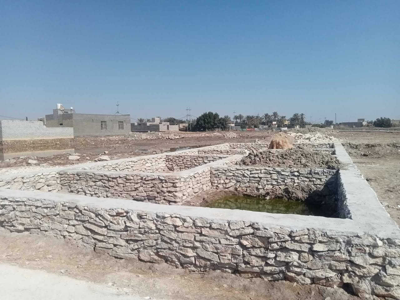 عندي قطعه زراعي خلف للشقق ام العصافير الجديدة للبيع مساحه 220 متر بيه أساس كامل حجر وخريطه حلوه مضمونه سعر خاص ***********
