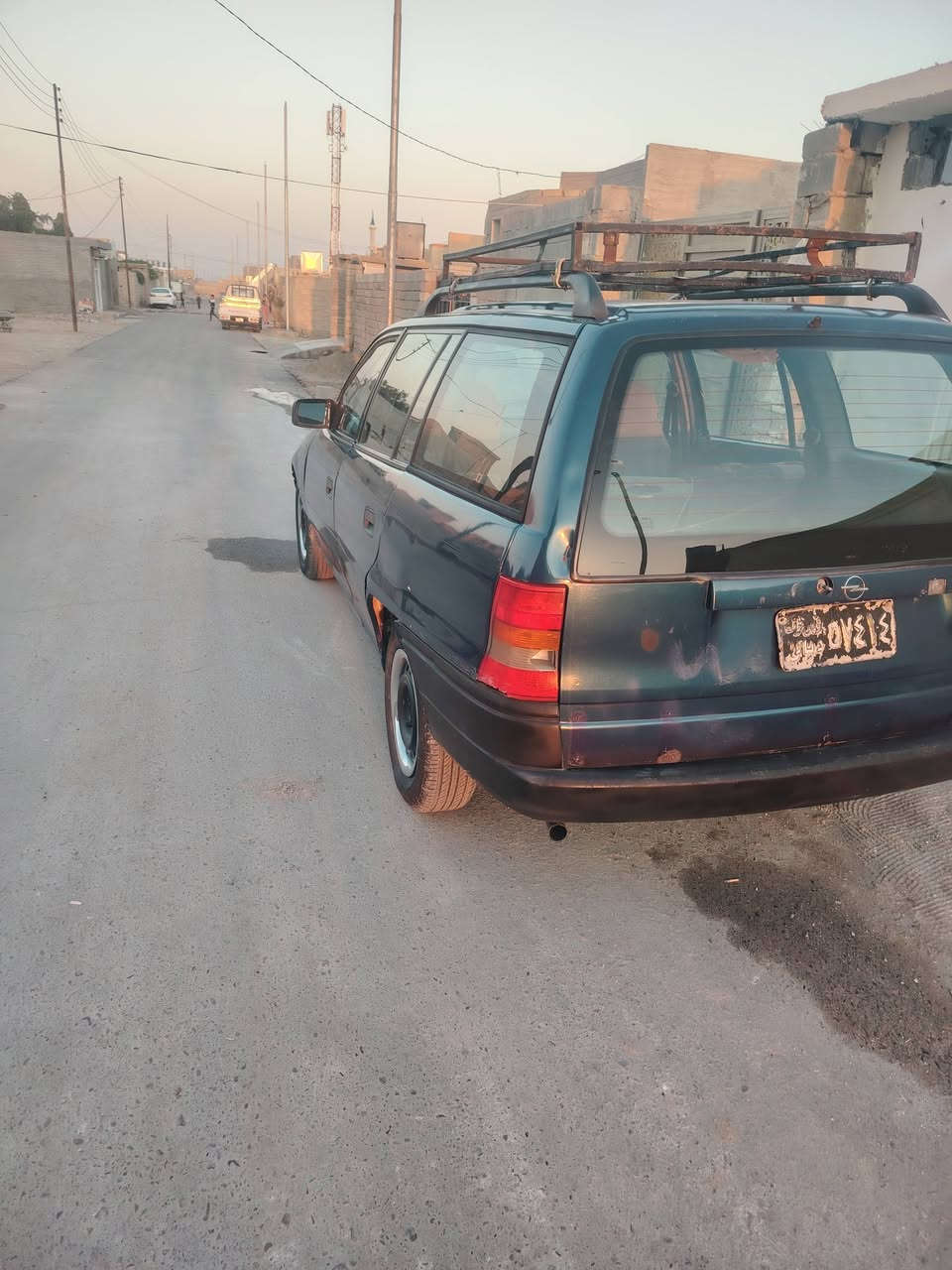 سلام عليكم سياره وبل استره حجم18 كير محرك بدايه صرف تخم تاير حاديه جديده ساره رقم دياله يرهم مراوس ونقدم سعر 25 بيها مجال بصيط مكاني تكريت ***********
