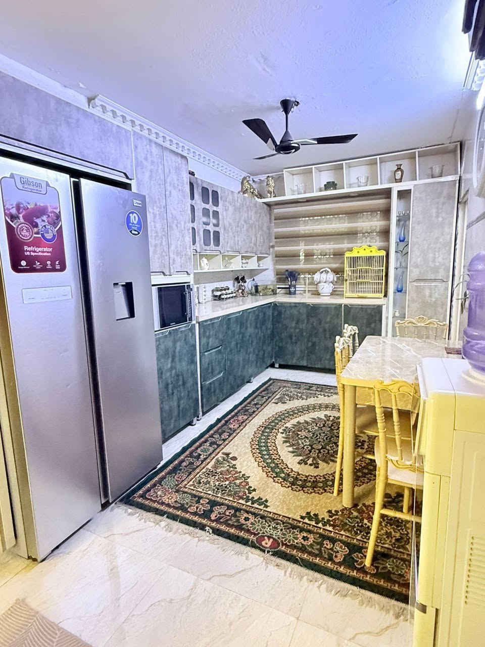 السلام عليكم شقه للبيع ملك صرف عماره 161 طابق ارضي علشارع العام معروضه مع الاثاث
سبالت 4 

غرف نوم3

تخم 

شاشات 4

ثلاجات 2 

كاونتر بارد 

كاونتر حار 

بعد هواي غراض وياها 

الاتصال ***********
