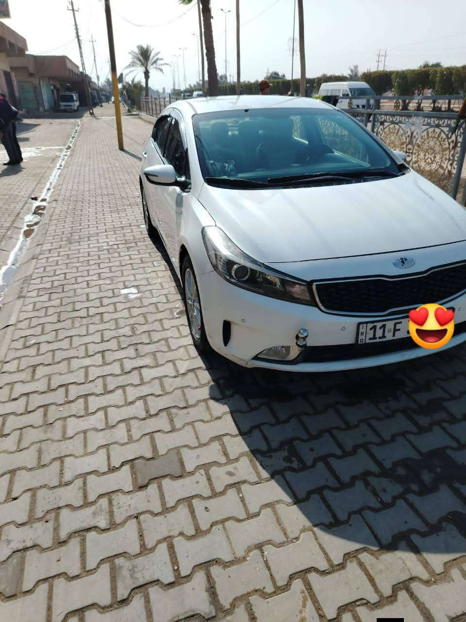 السلام عليكم للبيع سيراتو 18خليجي محرك 1600
ماشية 100 حقيقي ع وضع الشركه  حتى سبيرها بعده منازل

مكفولة كفالة عامه
فقط شخط بل باب موضح بل الصورة  
وربع الدوسه 

حساسات  امامي خلفي

 
رقم بغداد بإسمي تحويل مباشر 

سيارة جديده وبل عافيه ع الياخذها 

مكان السيارة بغداد 

للإستفسار
***********
***********
مكاني بغداد المحمودية 
السعر 145
