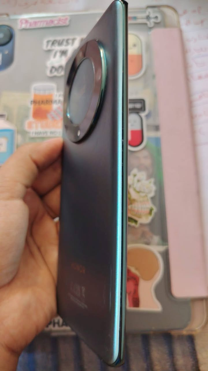 سلام عليكم عندي هاذا جهاز اسمه هونر اكس ٩ مثل مشوفه مغيره شاشه وكاله اصليه مابيها اي شي جديدة وكاله  عنواني مدينه الصدر هاذا رقمي وجهاز ب٢٥٠ بي مجال كلش قليل هاي ثاني مبايل ابيع  مثله ويشكروني تأخذه من باب البيت مال بنيه هاذ رقمي ***********
