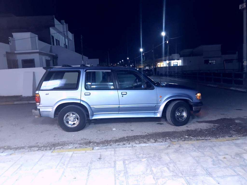 سه ره تا به ناوى خوا ۰۷۵۰۸۷۲۷۱٤٣
سوپاس بؤئه دمينى گروپ.شوین هه ولیر
فورت اکسبلورامودیل۹۷ت ناوداخیلی وبه ره ده رگاو دژبول لؤک👍لؤک گئر توماتک تبرید سلایت جوارجام کاره بای کوشین جلادکوشین کاره بای مکینه ره شی مرخوب حجم 4000هه زار ویل که پ قفل مرکزی بی بؤياغ بي ده عم قانوني دايري مرورستابيست داشكان ٨ ورقه و ٥٠ دؤلاري غرامه لي ده گیریته وه دوای معامله له ده عامی بوده عامی به شه رت مکینه نکراوته وه ده بل اکسلیش به شه رت تنهاگاردنکی نماوه باقی هه موی بشرت کمل کاره بای گه رمی ساردی سعری ۵۸ کمک مجال أربيل, العراق
