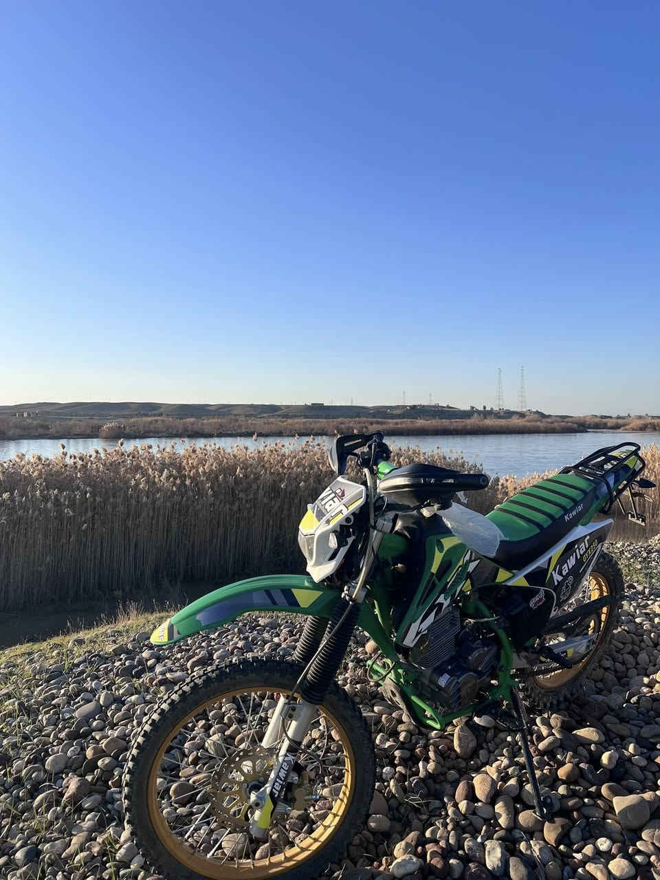 اسلام عليكم
دراجه قفاز كاوير 
موديل ٢٥
محرك شرط ما ممدود علي سبانه 
كهربائيات كلهة شغالة 
نشاط ماشاءالله 
كاملة من كلشي 
السعر مليون 1600وبيهة مجال للشراي للاستفسار ***********
 العلم
