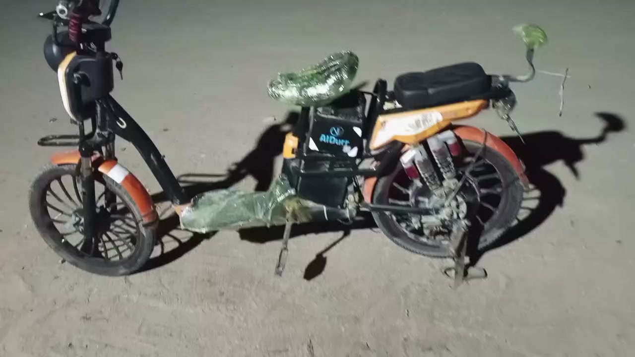 السلام عليكم دراجه شحن للبيع نضيفه 
دراجة حلو السعر خاص 
***********
