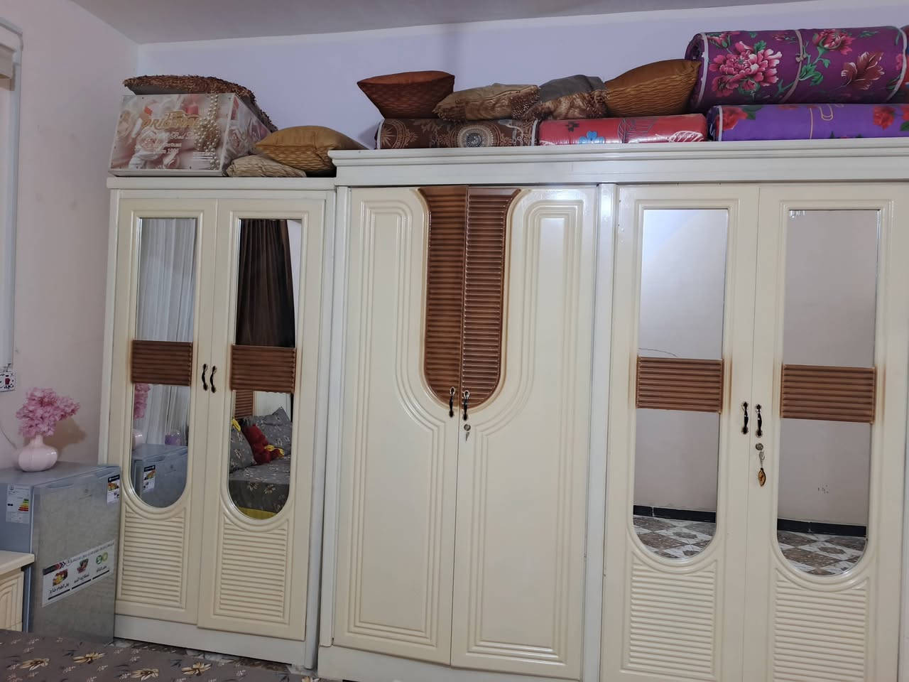 غرفه + خشاب + نجاره عراقي + تصميم تركي + رقم تواصل ***********
