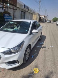 اكسنت ٢٢ وارد امريكي ماشيه ٥٠ بيها باب امبدل وباب مصبوغ السياره نضيفه ...