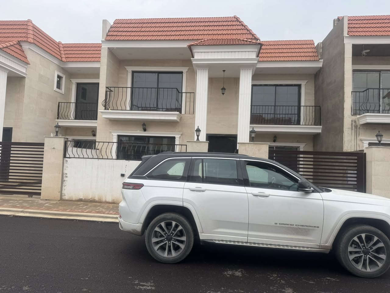 السلام عليكم
بيت 🏡 للبيع اسد 🦁 بابل١

٢٠٠ متر ٣ غرف نوم 

٣ 🚽 

مطبخين حار بارد

هول استقبال 

نظام سمارت

كهرباء ⚡️ خصخصة

مدارس 🏫 ابتدائية وروضة ومركز صحي

حاليا تسليم الوحدات واكمال النواقص

وبانتظار ربط الكهرباء بالمحطة

السكن خلال شهرين

***********

السعر كاش 💰 ٤٢٠ مليون
