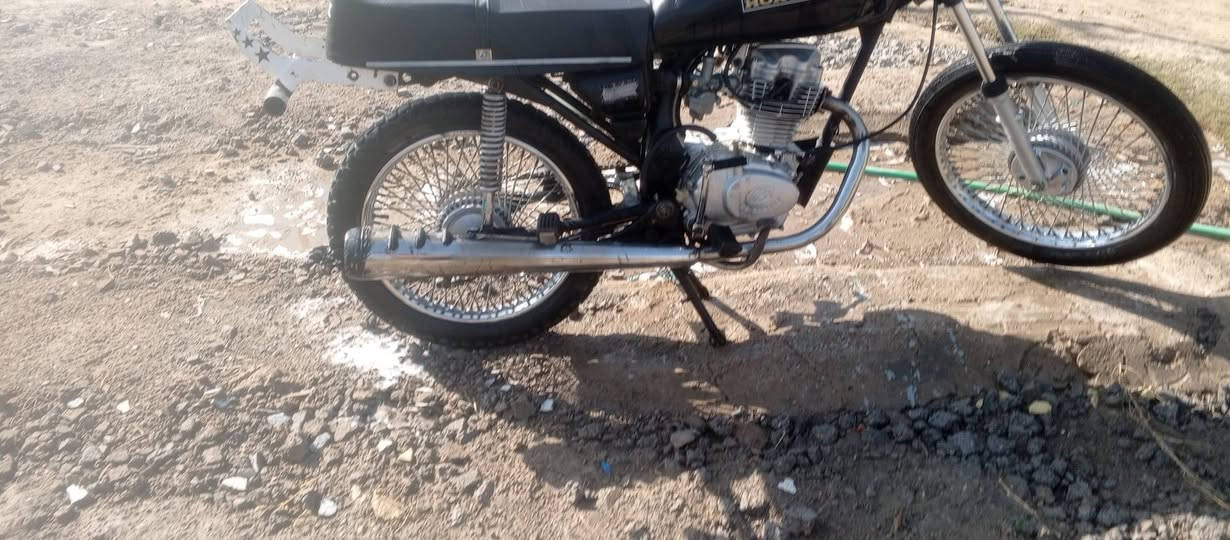 دراجه للبيع موديل 21 كفاله عامه كلك مقفوله عشائر مكانه ناصريه قلعه سكر 350 وبيها مجالس الخاص مفتوح ورقم الهاتف‏‪***********‬‏
