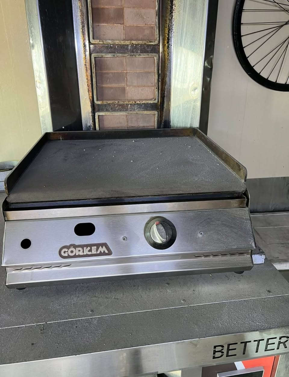 مكلف فقط لنشر //غراض مطعم للبيع شلع فرن بيتزا مع كابسه صاج مع جهاز همبركر مجمده مال معجنات مع  مكينه مال عجينه مع جهاز فنكر هذا رقم صاحب غراض***********
