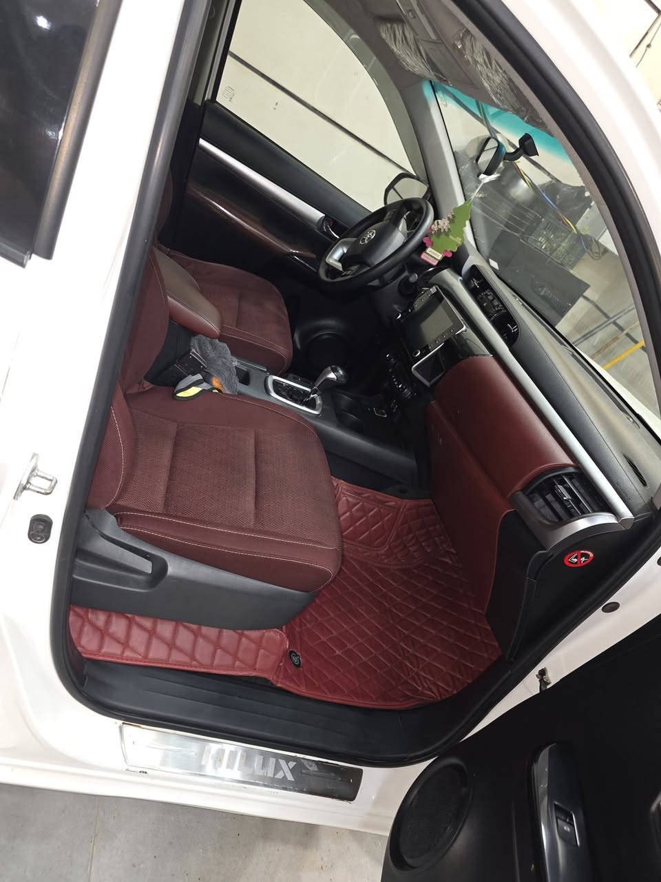 للبيع تيوتا هايلوكس 2022 وتماتيك
ساز ماشيه 125الف للاتصال والاستفسار 
***********
