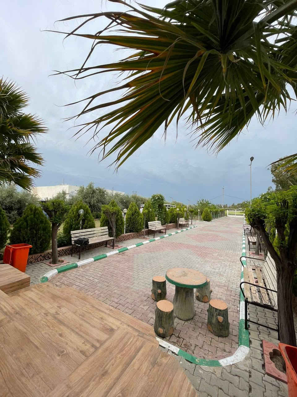 🌿☀️ عيش أجواء العطلة والصيف ويانا في مزرعة النرجس ☀️🌿
إذا تريد يوم مليان راحة ومتعة بعيداً عن زحمة المدينة، مزرعة النرجس وجهتك المثالية.
🏊‍♂️ مسبح منعش
🔥 مكان مخصص للشواء
🎱 بليارد وألعاب ترفيهية
🛝 ألعاب أطفال
🌳 جلسات عائلية مريحة وسط الطبيعة
اجمع الأهل والأصدقاء واستمتعوا بأجمل أوقات الصيف في أجواء هادئة ومميزة.
مزرعة النرجس... متعة، راحة، وذكريات جميلة بانتظاركم. 🌴✨
📞 للحجز والاستفسار يرجى التواصل عبر الصفحة بيارق الخير لتأجير المزارع  أو الهاتف ***********
العنوان كركوك خلف مطعم ميديا السياحي منطقة حه سار يبعد من المطعم 7دقائق
