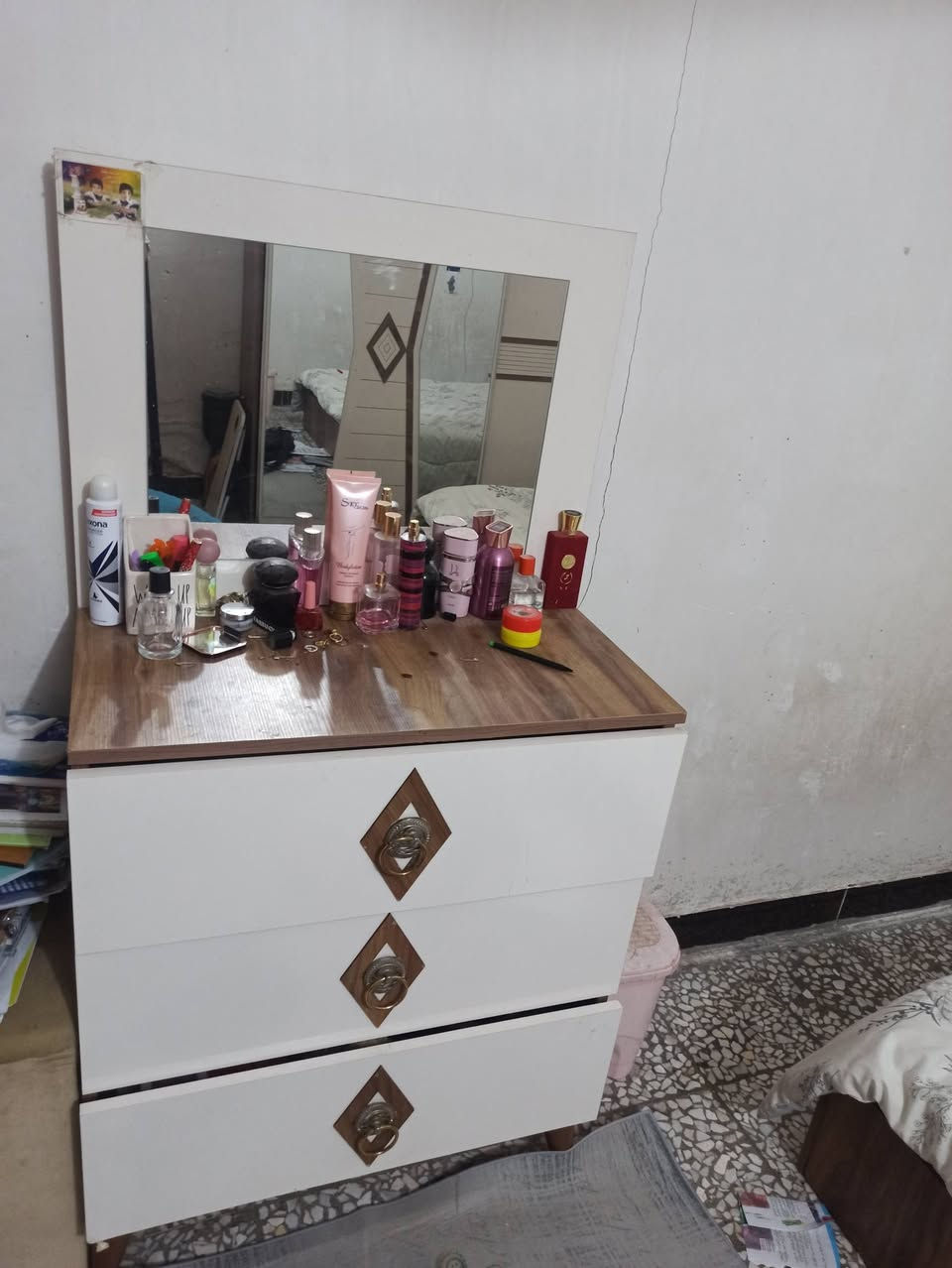 غرفة نوم تركي 4بوب سلايت جربايه وكومديات 2ميز مرايه نجف ميسان السعر 350الاتصال على الرقم ***********
