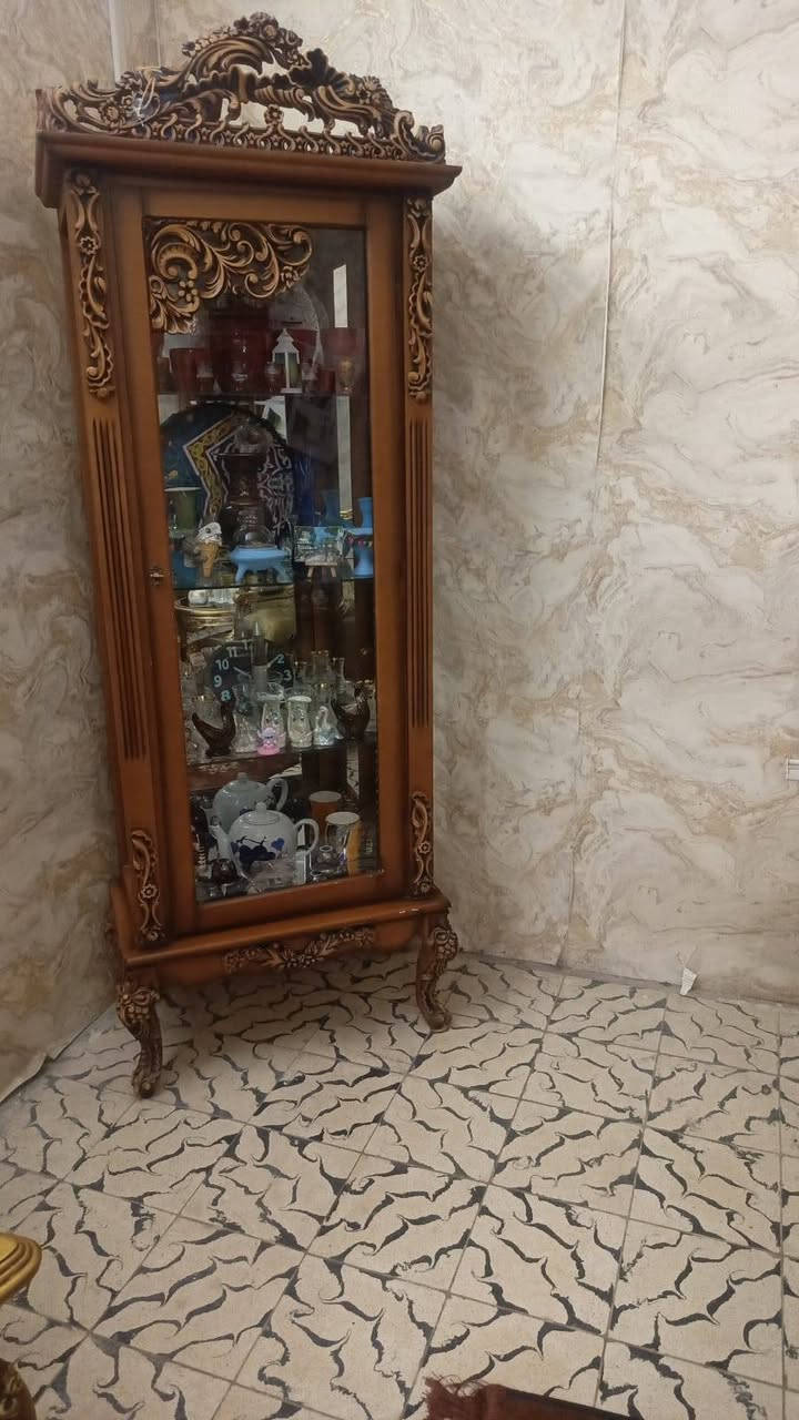 السلام عليكم تخم  تزگام درجاء اولى 10مقاعد +فاترينة
العنوان بغداد تواصل  ***********
اوتساب او  خاص
