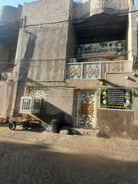 بغداد / مدينة الصدر / قطاع 76   نصف قطعه اماميه     طابقين     استقبال...