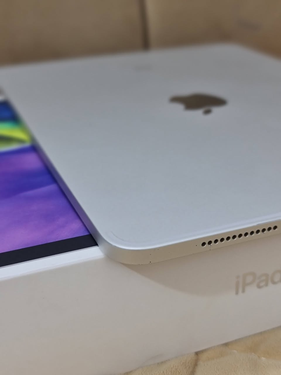 السلام عليكم للبيع 
ايباد ابل 
11 pro (2020) m2  

ذاكرة  
(256) GB 

مشحون 
600 مرة يعني طك كارتون جديد 

Model  a2228 

الجهاز مكفول كفالة عامة 
من الكسر و الخدش و الزلغ و الطبع 
كل شي بحالة جيدة ونظافة 99% 
كافة الضمانات موجودة 
السعر 750 الف 
التواصل واتساب فقط 
***********
